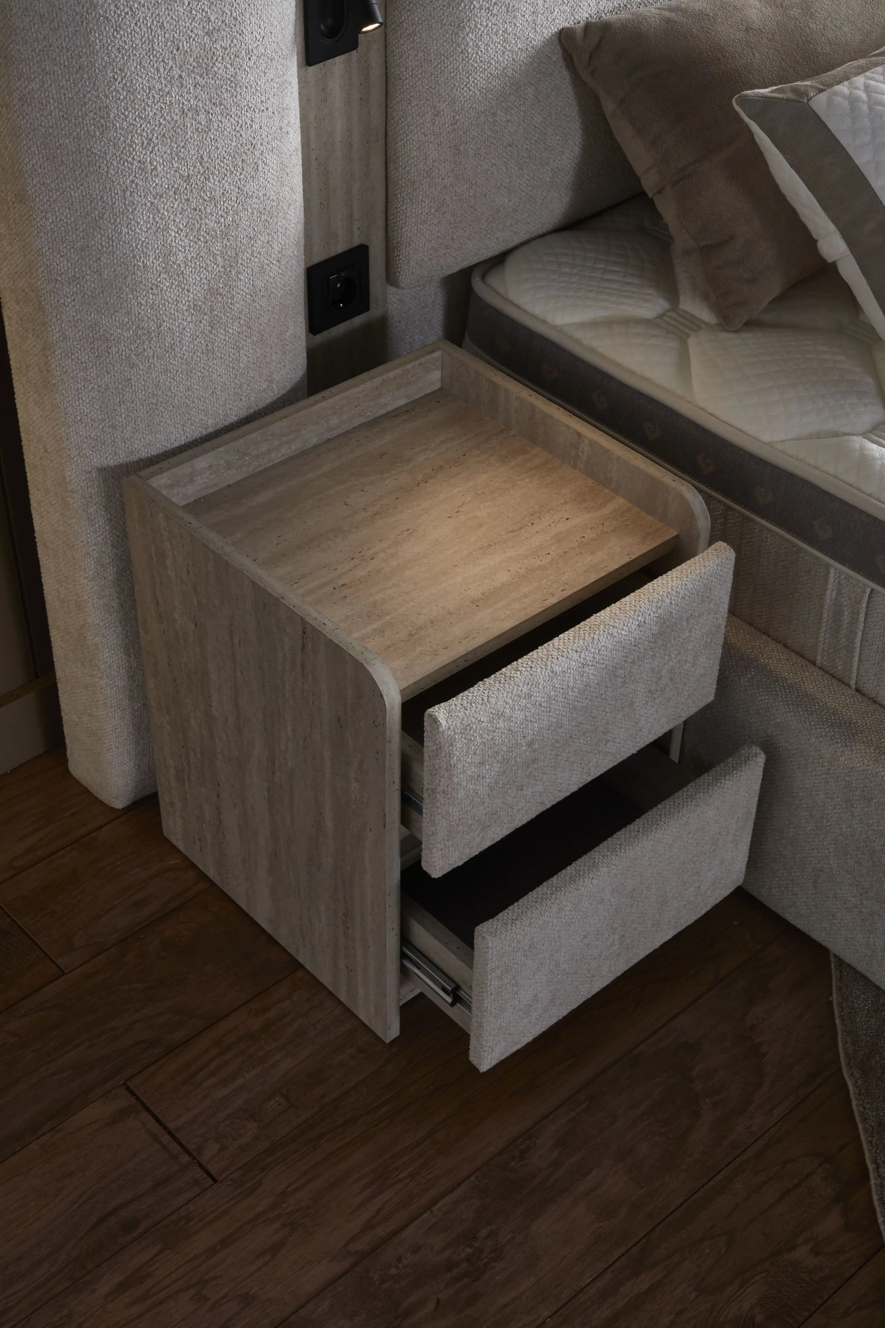 Table de Chevet MONZA Pierre Cardin