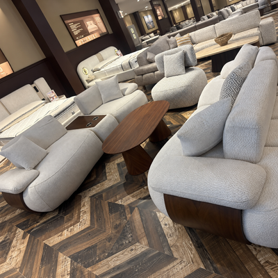 Canapé SHELSY – finitions et console en magasin